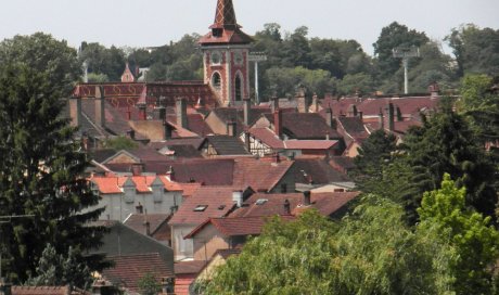 LOUHANS CAPITALE DE LA BRESSE BOURGUIGNONNE RÉPUTÉ POUR SON ARCHITECTURE ET SA GASTRONOMIE